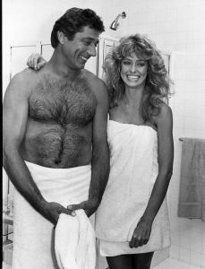 Joe Namath, Farrah Fawcett 1981 NYC.jpg